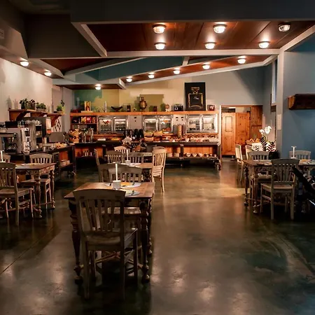 K Modern Szálloda 3*