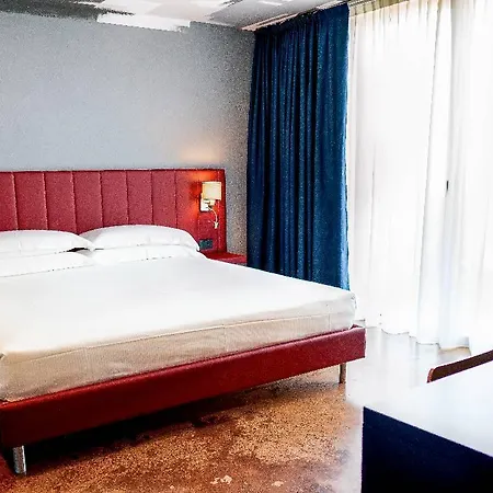 K Modern Hotel 3*