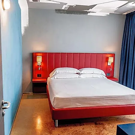 K Modern Hotel 3*