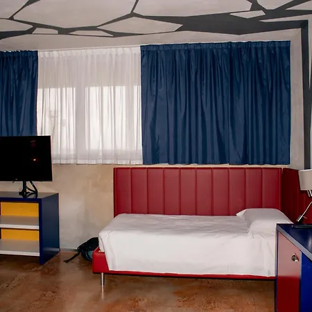 K Modern ペスキエーラ・デル・ガルダ