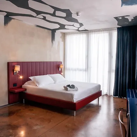 K Modern ペスキエーラ・デル・ガルダ