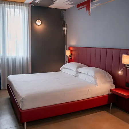 K Modern ホテル ペスキエーラ・デル・ガルダ