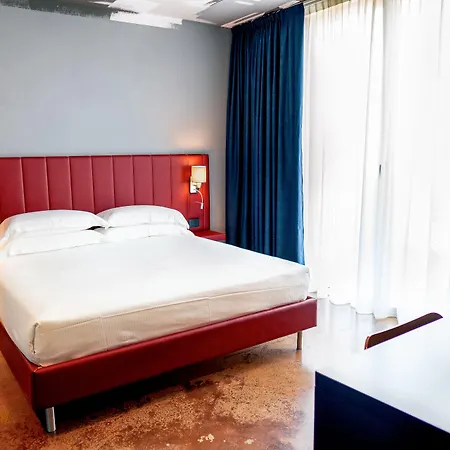 K Modern ペスキエーラ・デル・ガルダ